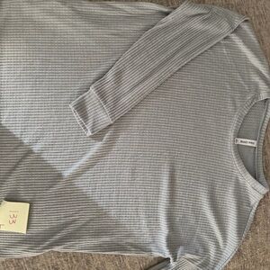 Zenana Outfitters women's Light Gray Ribbed Long Sleeve Tee